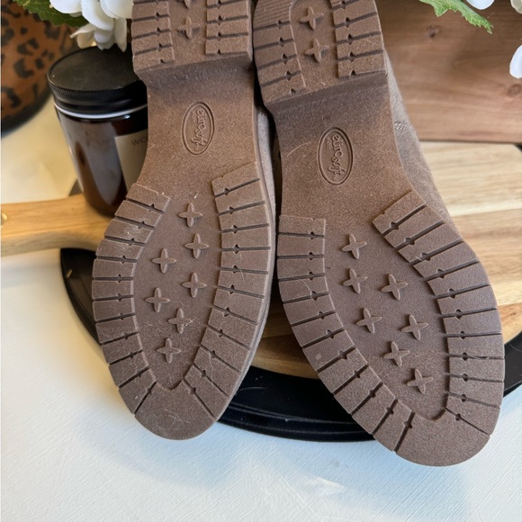 Eurosoft Suede Boots - Picture 3 of 6